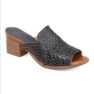 Journee Keeva Leather Mule Sz 7.5